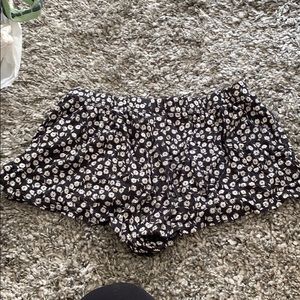 Daisy black shorts